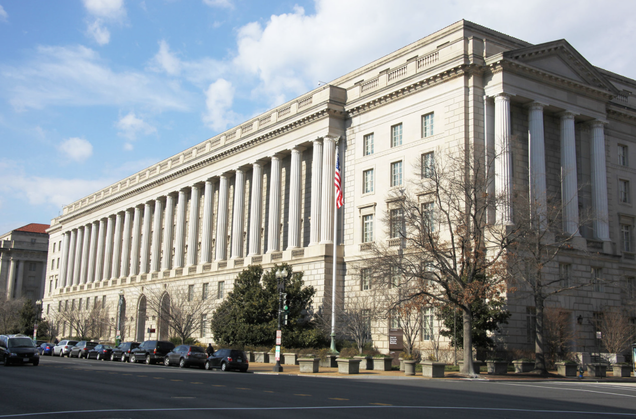 Налоговая служба США приостановила обмен информацией с коллегами из России