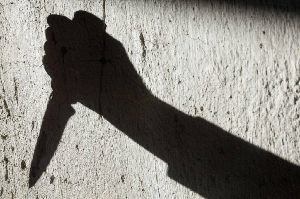 Подросток из Кировской области убил четырёхлетнюю сестру, изрезал вторую и пустился в бега