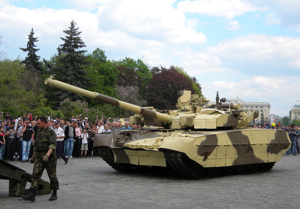 Прототип T-84 БM "Oплот" в Харькове 9 мая 2009 года. Фото © Wikipedia