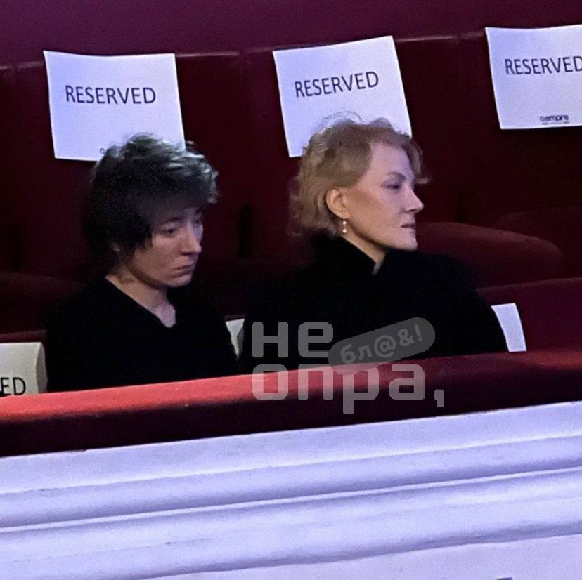 Земфира и Рената Литвинова в Лондоне на концерте Oxxxymiron. Фото © Telegram / neopra_blin