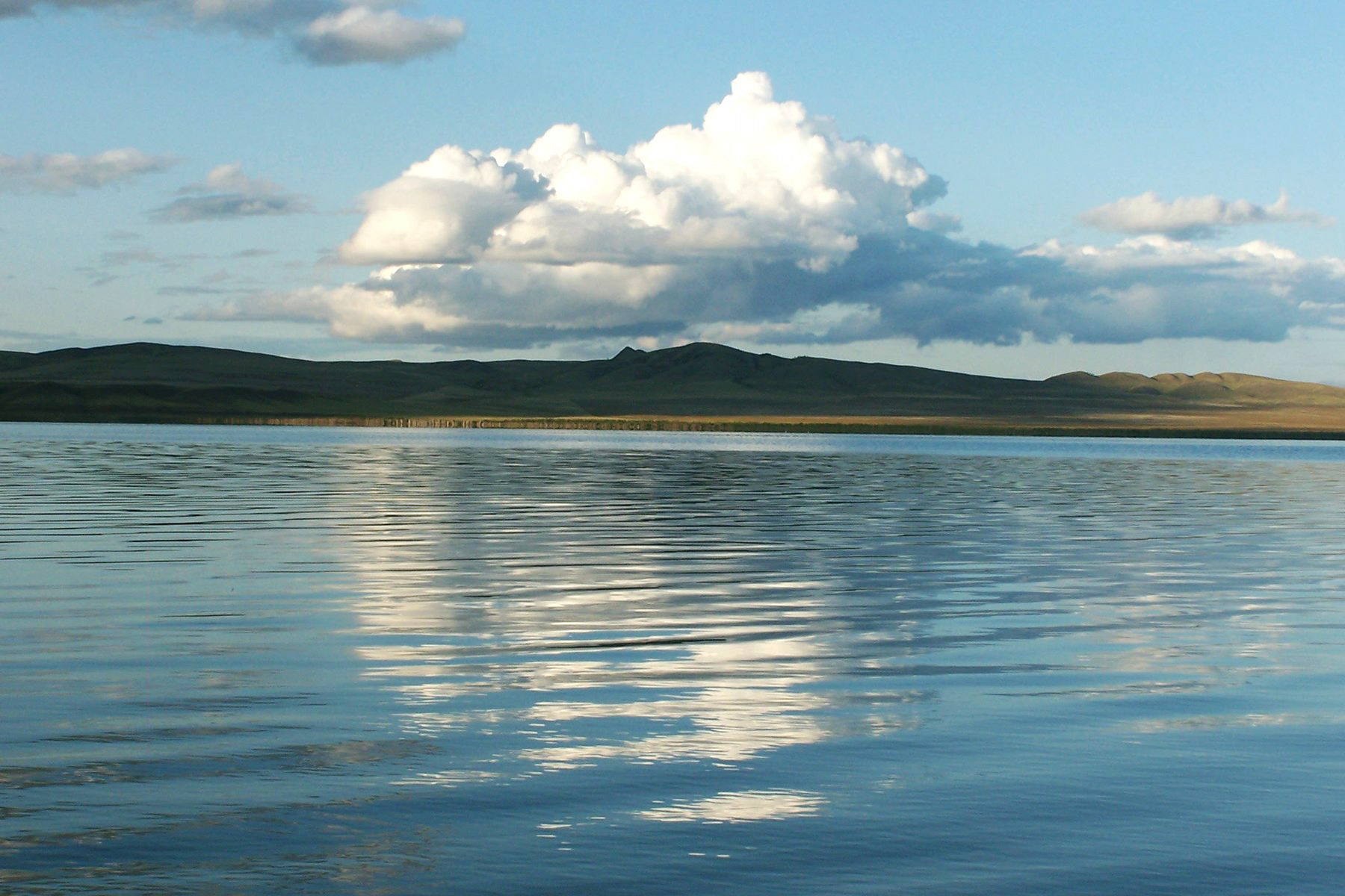 Вид на озеро Шира с южного берега. Фото © Wikipedia / Salexey