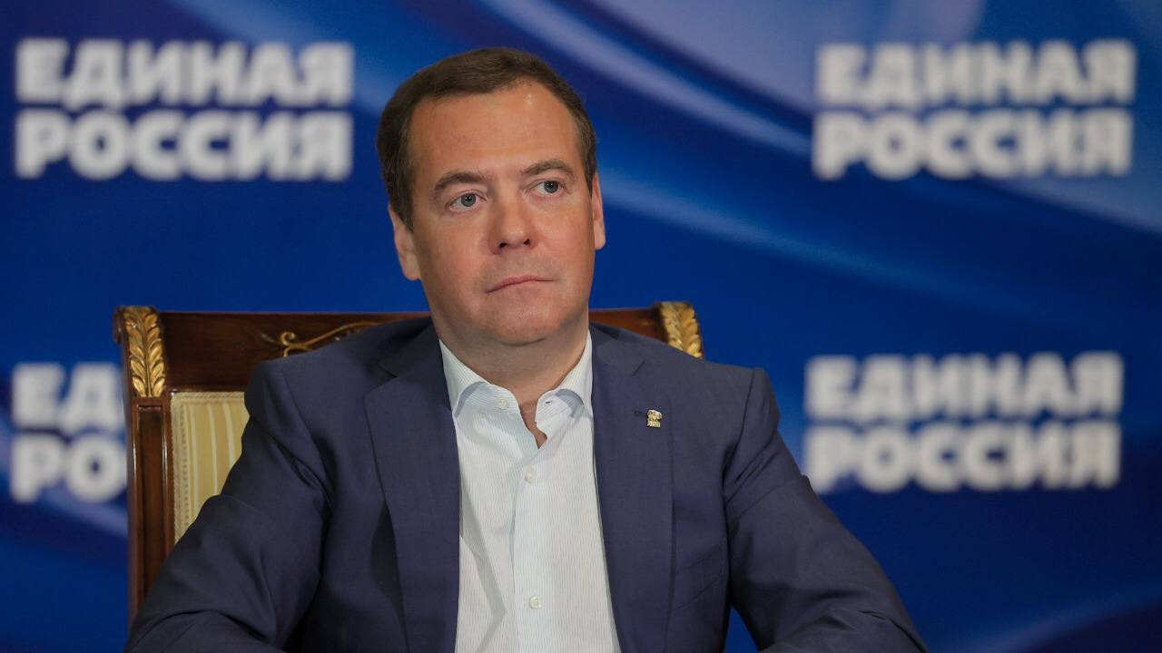 Медведев: Антироссийские санкции хотят ослабить страну, но имеют обратный эффект