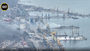 Бойцы Народной милиции ДНР ведут бои с националистами Украины в порту Мариуполя