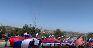 "Мы против фашизма": На Кипре местные жители устроили акцию в поддержку России