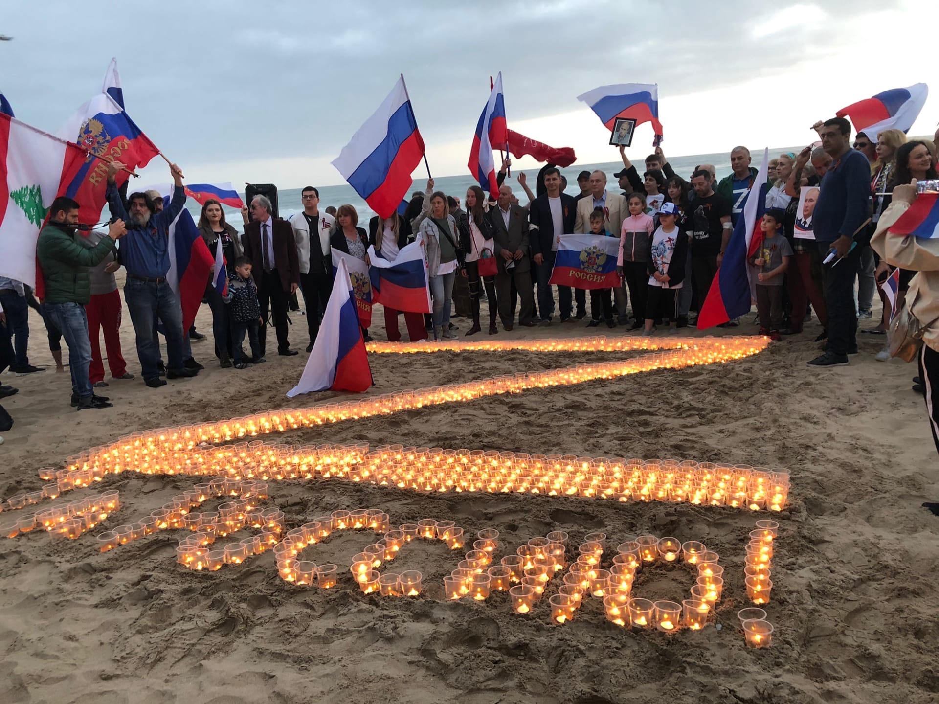 В Ливане из свечей выложили буквы Z в поддержку России