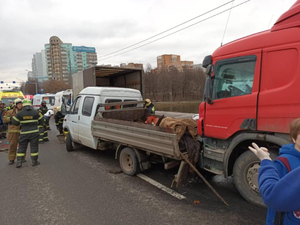 Дорожный рабочий погиб в результате наезда грузовика на юго-востоке Москвы