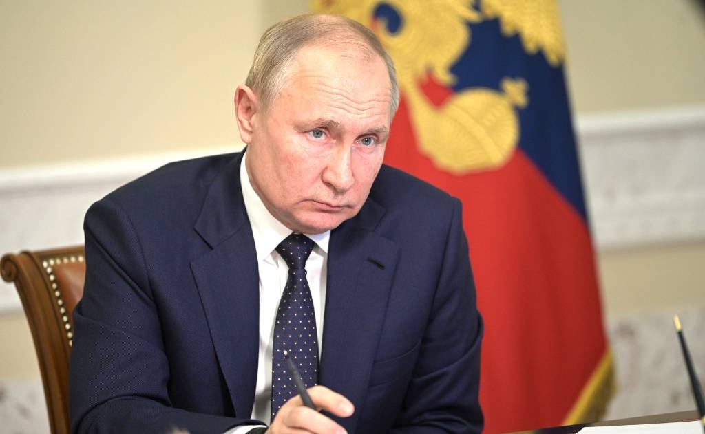 Путин подписал закон о запрете организации перевозок пассажиров иностранцами