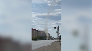 Жители Омска сняли на видео "смерч" посреди оживлённой магистрали 