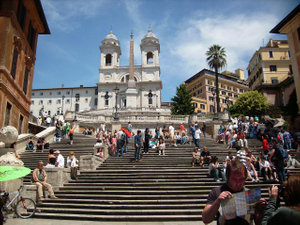 В центре Рима неизвестный на Maserati повредил Испанскую лестницу XVIII века