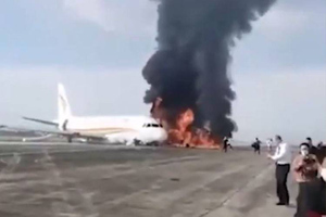 В Китае самолёт со 122 людьми на борту выкатился за пределы ВПП и загорелся