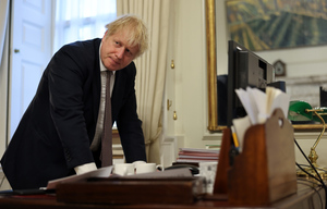 Премьер Британии Джонсон пообещал не высылать украинских беженцев в Руанду