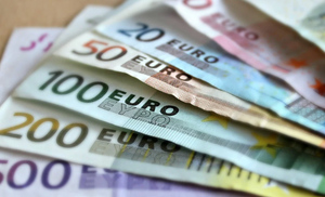 Евро опустился ниже 69 рублей впервые с февраля 2020 года