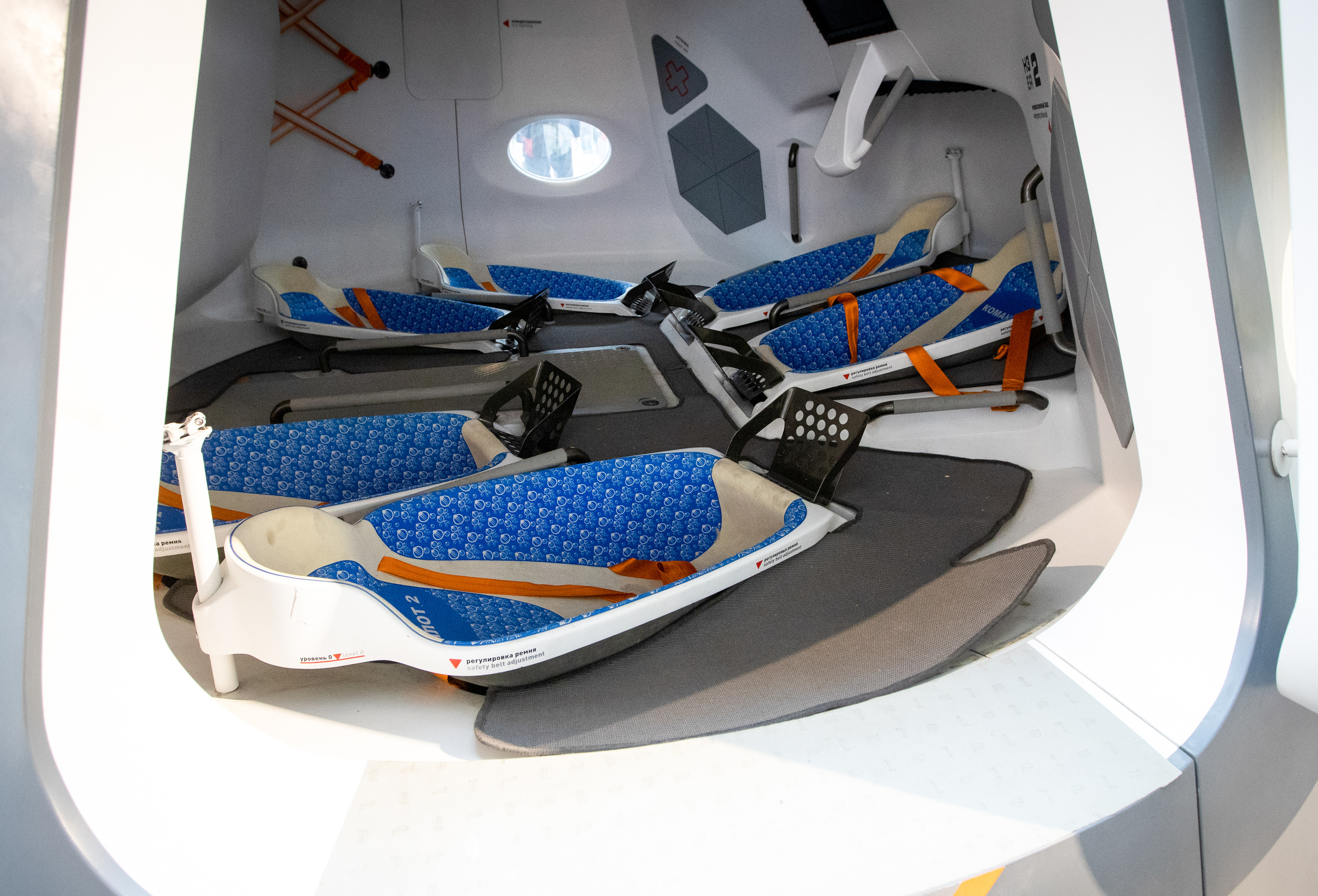 Внутри макета космического пилотируемого корабля "Орёл". Фото © ТАСС / Красильников Станислав