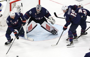 Сборная США победила Латвию в стартовом матче чемпионата мира по хоккею