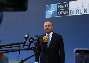 Чавушоглу: Турция согласна с расширением НАТО, но выступает против поддержки террористов