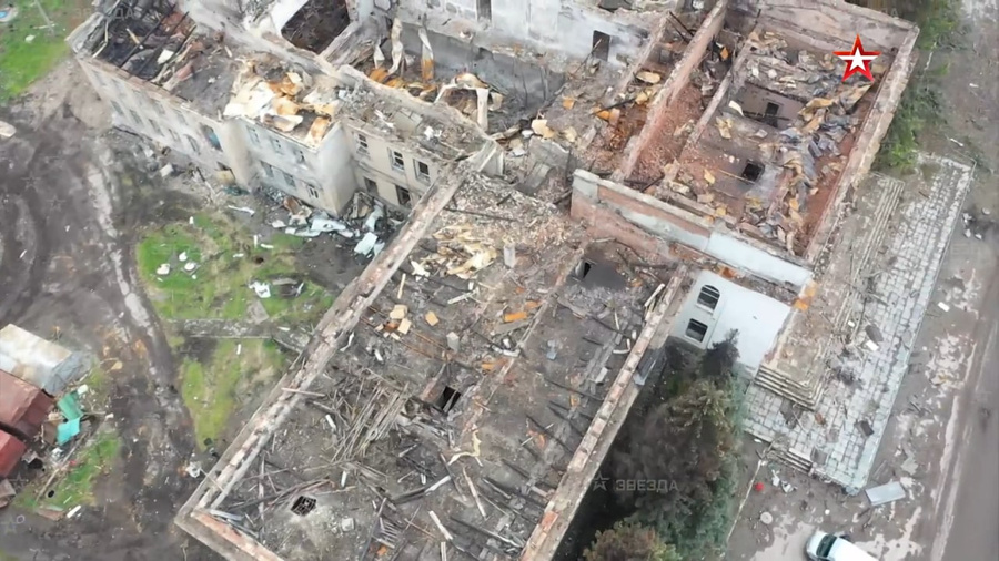 Разрушенный дом в Попасной, снятый с высоты птичьего полёта © Телеканал "Звезда"