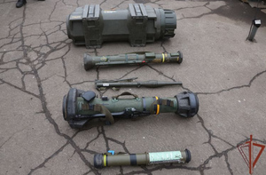 Росгвардия показала изъятые у националистов под Харьковом ракеты NLAW и гранатомёты RPG-76