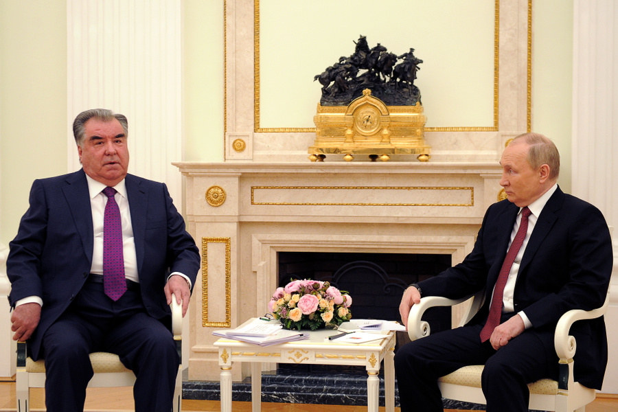 Президент РФ Владимир Путин и президент Таджикистана Эмомали Рахмон в Кремле. Фото © ТАСС / Михаил Климентьев