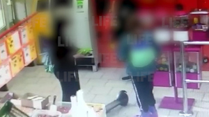 В Башкирии педофил приставал к 12-летней девочке посреди магазина и предлагал секс за деньги