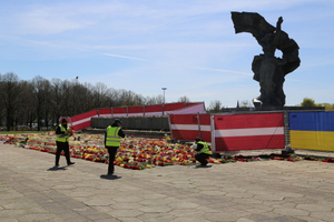 Движение "Слуги народа" подало иск против сноса памятника Освободителям Риги