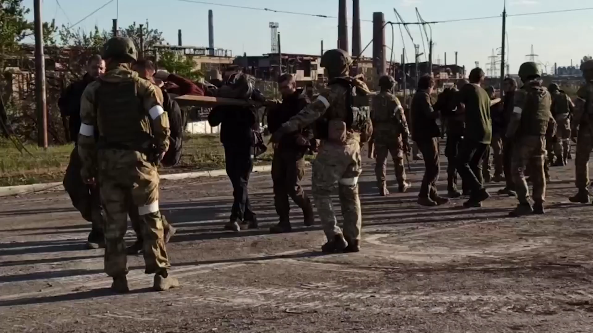 ВСУ сдались в плен в Мариуполе Азовсталь. Военная операция завершена