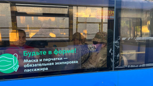 Автобусы с украинскими пленными прибыли в посёлок Еленовка Волновахского района. Фото © Telegram / SHOT