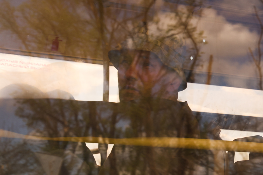 Украинский военный, сдавшийся в плен с территории завода "Азовсталь" в Мариуполе © ТАСС / Владимир Гердо