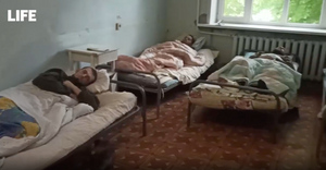 "Помогают, лечат": Появилось видео из палаты пленных украинских бойцов с "Азовстали" в больнице Новоазовска