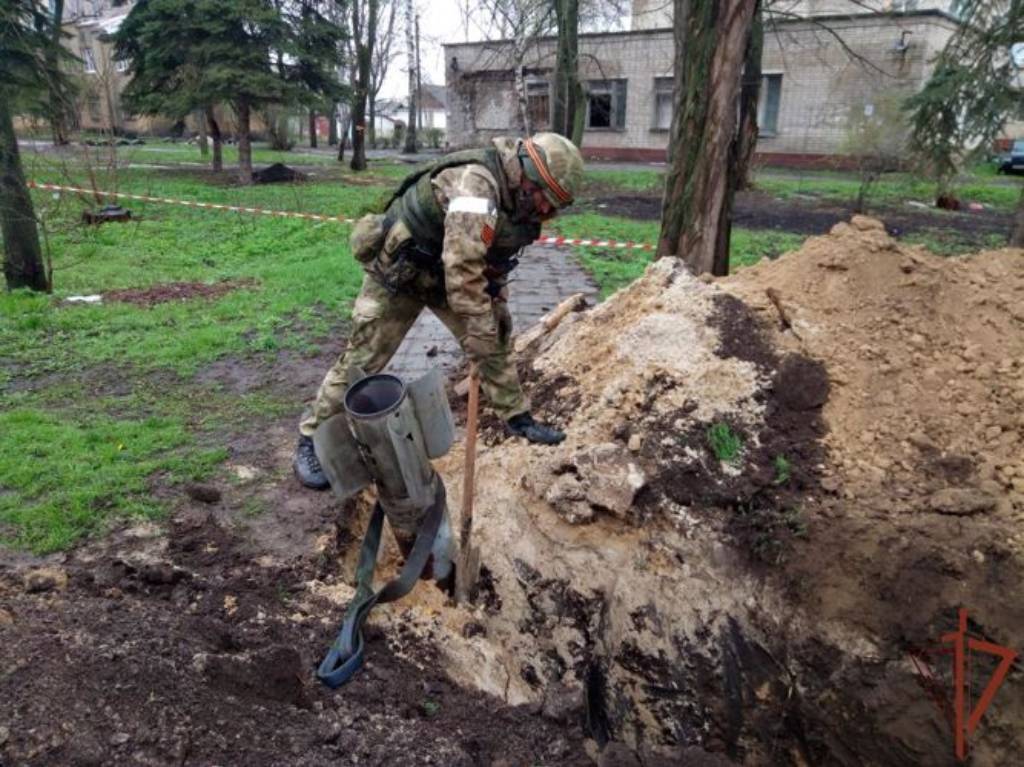 Росгвардия уничтожила четыре неразорвавшиеся ракеты РСЗО Ураган в Харьковской области