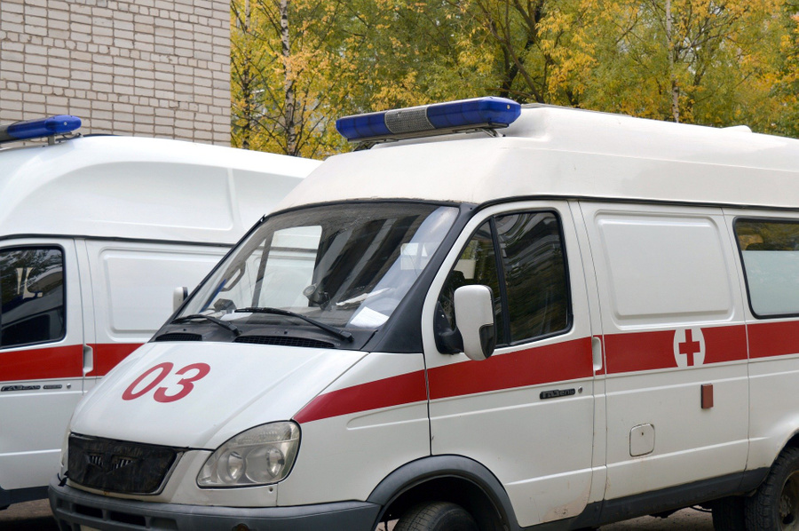 В Петербурге двое маленьких детей попали в реанимацию после сделанных бабушкой уколов
