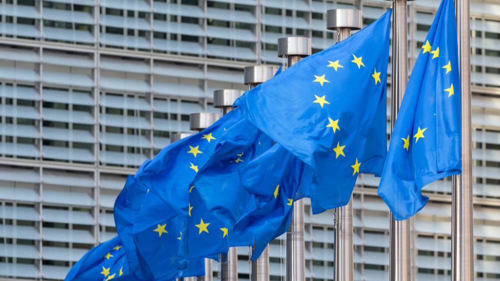 Reuters: ЕК может освободить Венгрию и Словакию от запрета на поставки нефти из РФ