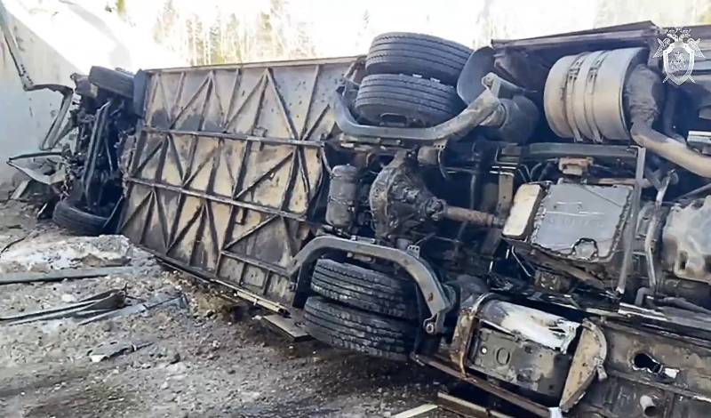 На Сахалине автобус с детьми вылетел в кювет