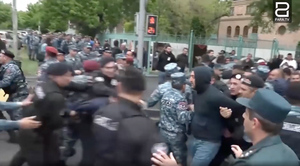 В Ереване на протестах задержали уже более 240 оппозиционеров