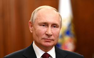 Путин поздравил россиян с Днём Государственного флага, назвав его символом единства