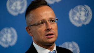 Глава МИД Венгрии заявил о возобновлении работы посольства в Киеве