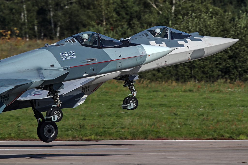 Многофункциональный истребитель пятого поколения Су-57. Фото © ТАСС / Сергей Бобылев