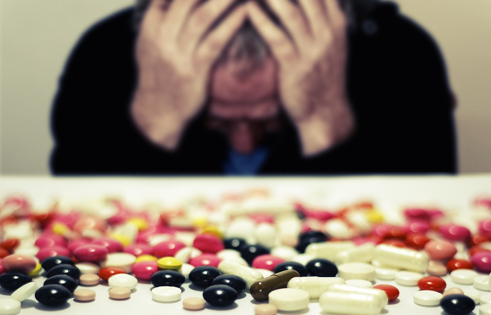 Главный психиатр Москвы Костюк объяснил, почему в столице чаще принимают антидепрессанты
