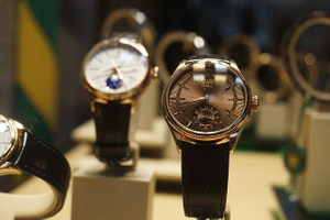 В Москве у школьника украли часы Rolex за 1,5 млн рублей, пока он был на тренировке