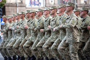 Украинцы подписали петицию к Зеленскому против запрета выезда военнообязанных мужчин