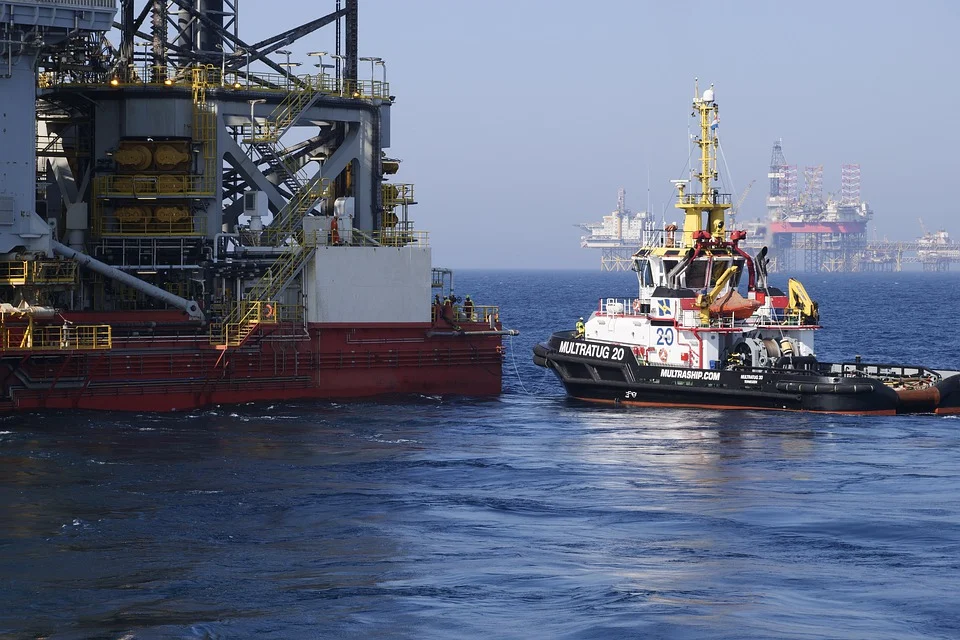 Глава МИД Венгрии предложил ЕС ввести эмбарго на морские поставки нефти из России
