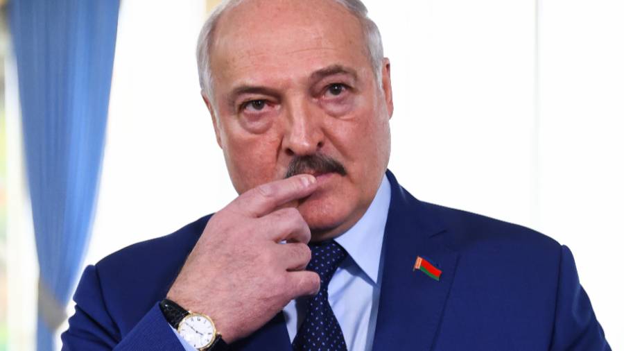 Американским военным лётчикам разрешат носить усы как у Лукашенко