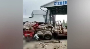 Грузовик протаранил 12 авто на узбекско-киргизской границе, погибло девять человек