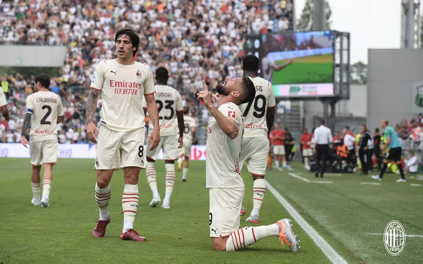 Снова на вершине: "Милан" впервые за 11 лет стал чемпионом Италии по футболу