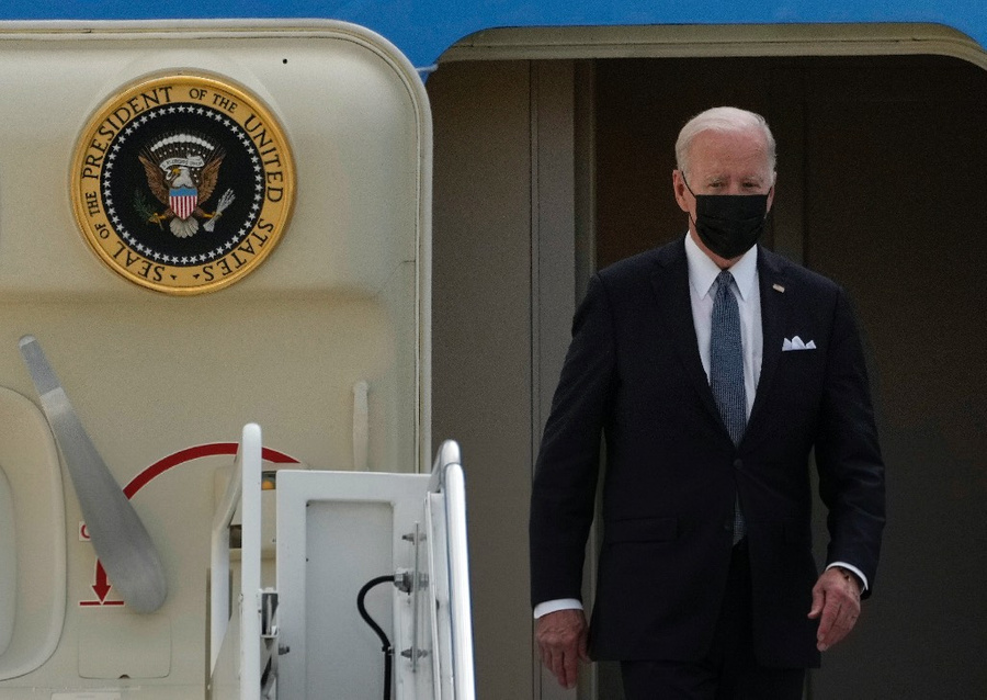 Президент США Джо Байден после приземления на авиабазе Йокота. © ТАСС / FRANCK ROBICHON