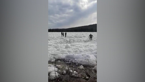В Якутии снимавших селфи подростков чуть не унесло на льдине