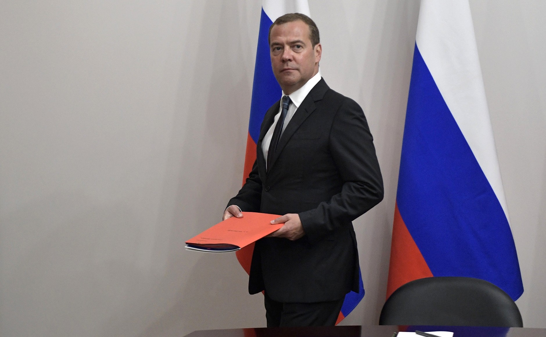 Медведев призвал выслать из страны послов ЕС, отказавшихся встретиться с Лавровым