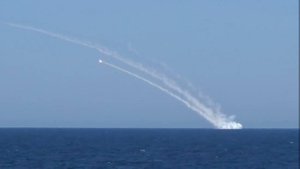 Опубликовано видео пуска ракет "Калибр" с подлодки по военным объектам Украины