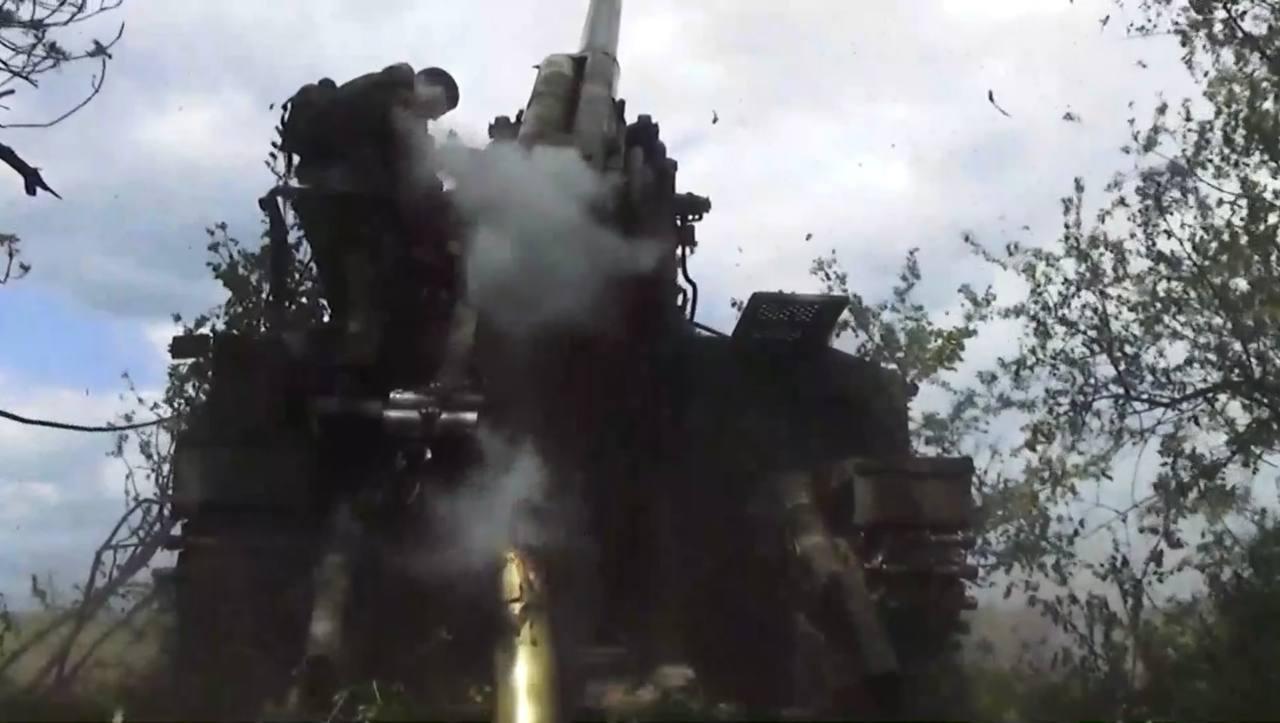 Без шансов уцелеть: Появилось видео разгрома американских гаубиц M777 российской батареей самоходок "Гиацинт-С"