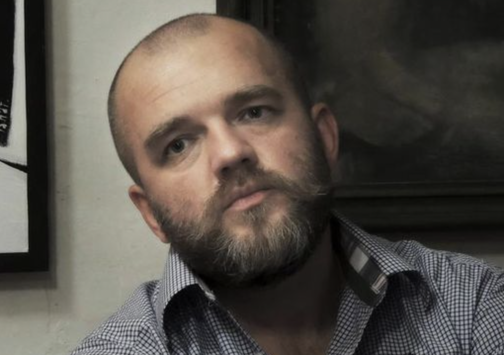 <p>— <strong style="font-weight: bold;">У них была большая проблема с тем, что, когда они изначально разрабатывали корабль, они решили пойти по пути ускорения разработки и стали разрабатывать его цифровую модель. Они отдельно делали корабль, отдельно — борт, и код разработки цифровых моделей оказался столь сложным, что у них не получилось сопряжение. У них поэтому был первый сбой, когда бортовые часы корабля не совпали с бортовыми часами ракеты, и из-за этого получилось недовыведение</strong></p>