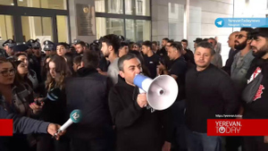 Оппозиция заблокировала здание МИД Армении